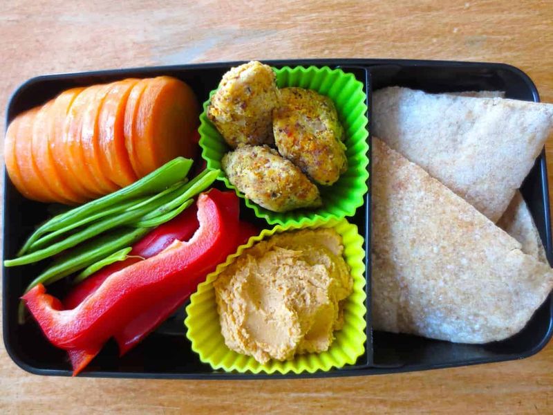 Hummus with Veggie Dippers and Pita