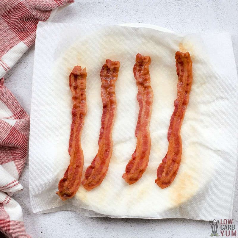 Making Bacon in the Microwave on Paper Towels