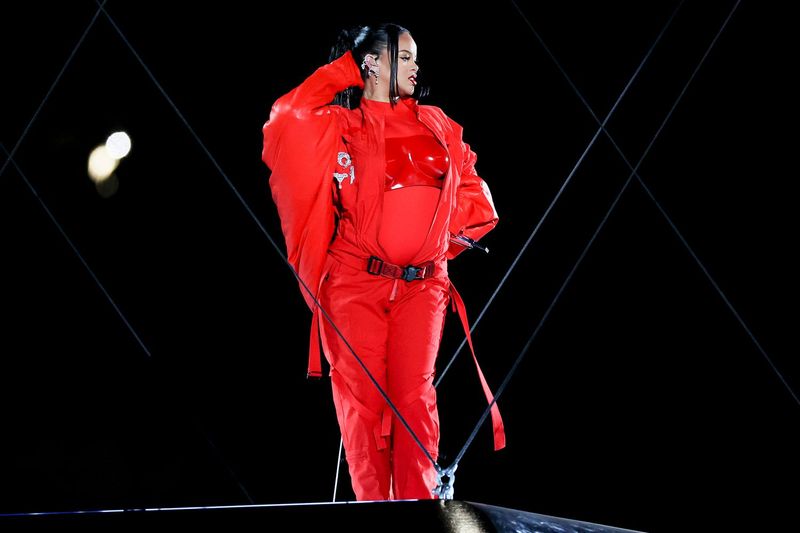 Rihanna's Super Bowl Halftime Pregnancy Surprise