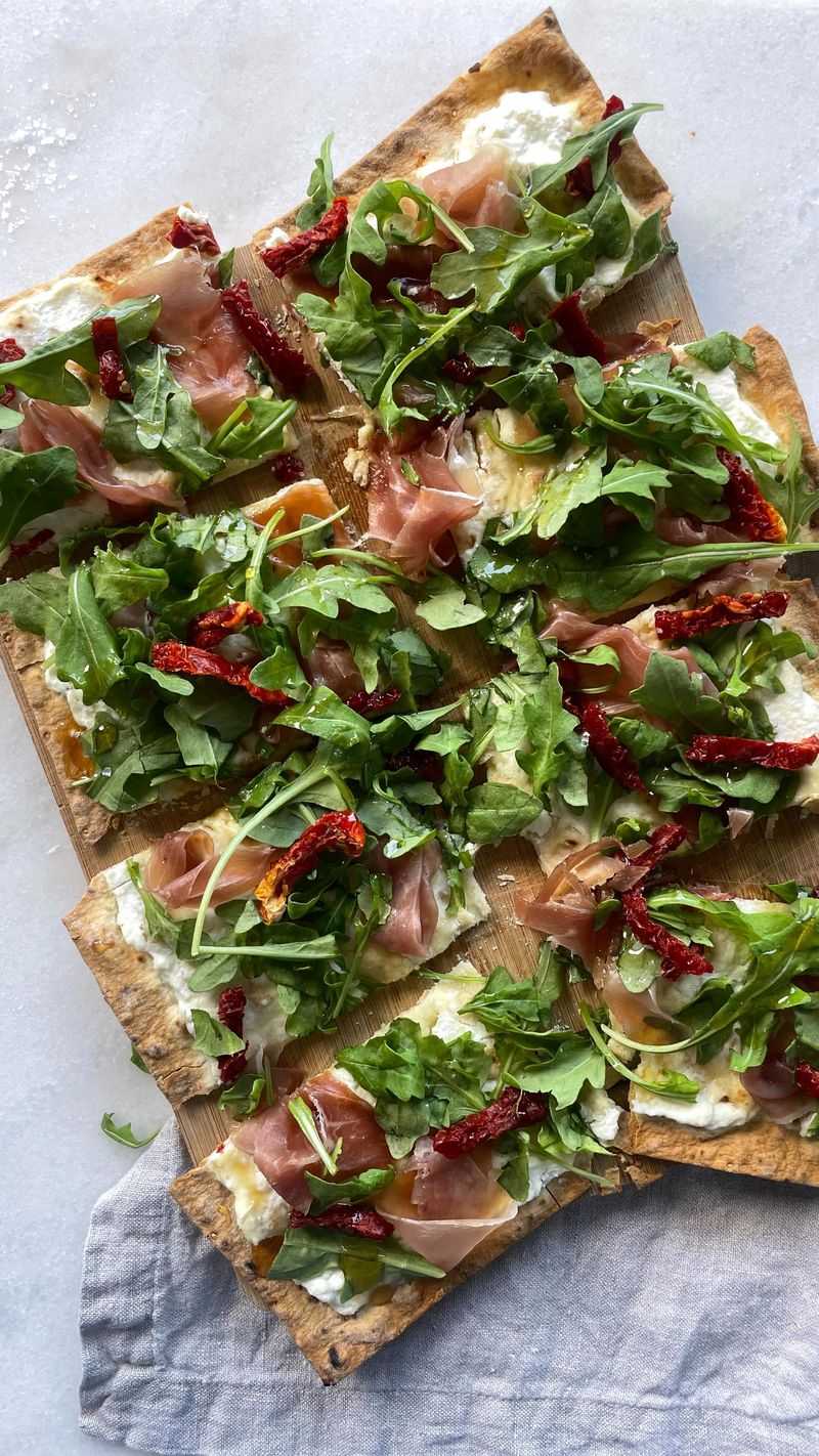 Flatbread with Sun-Dried Tomato Spread