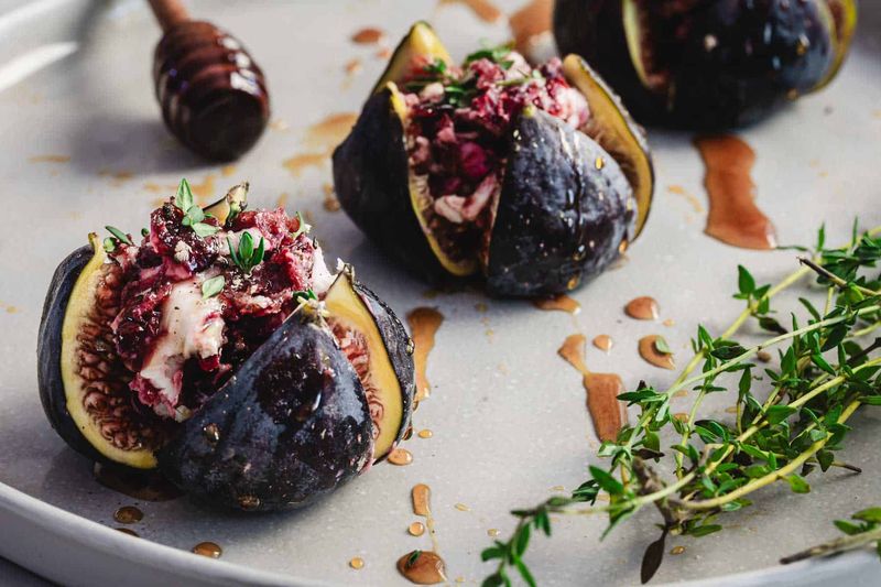 Figs with Honey and Goat Cheese