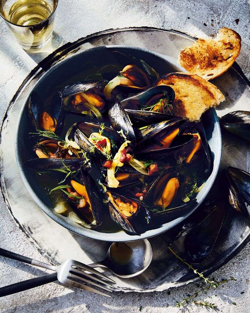 Mussels in Tomato Fennel Broth