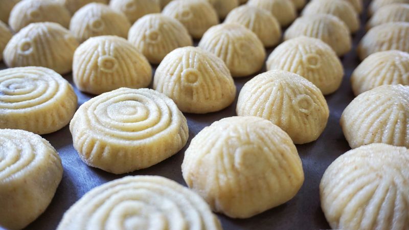 Maamoul (Stuffed Date Cookies)