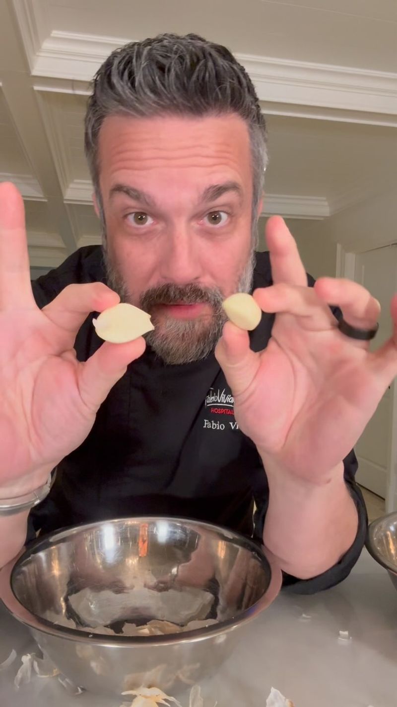 Peeling Garlic by Shaking It in Two Bowls