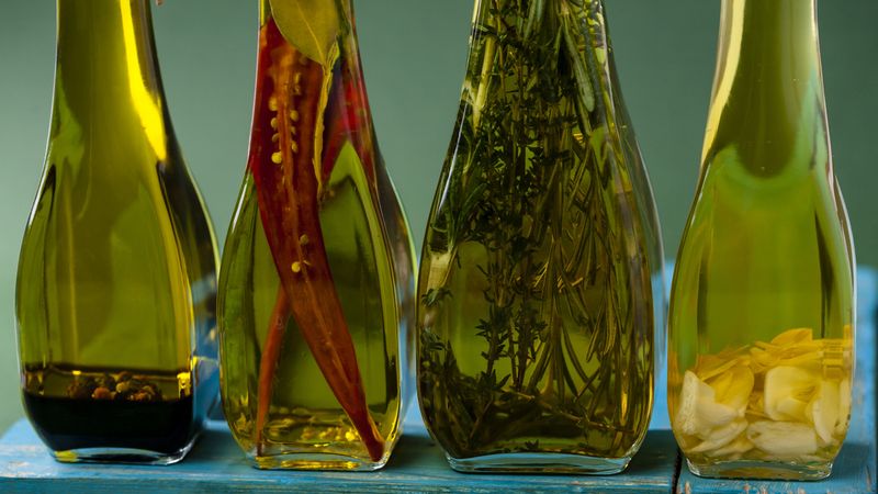 Forgetting That Oil and Garlic Can Be Dangerous Together