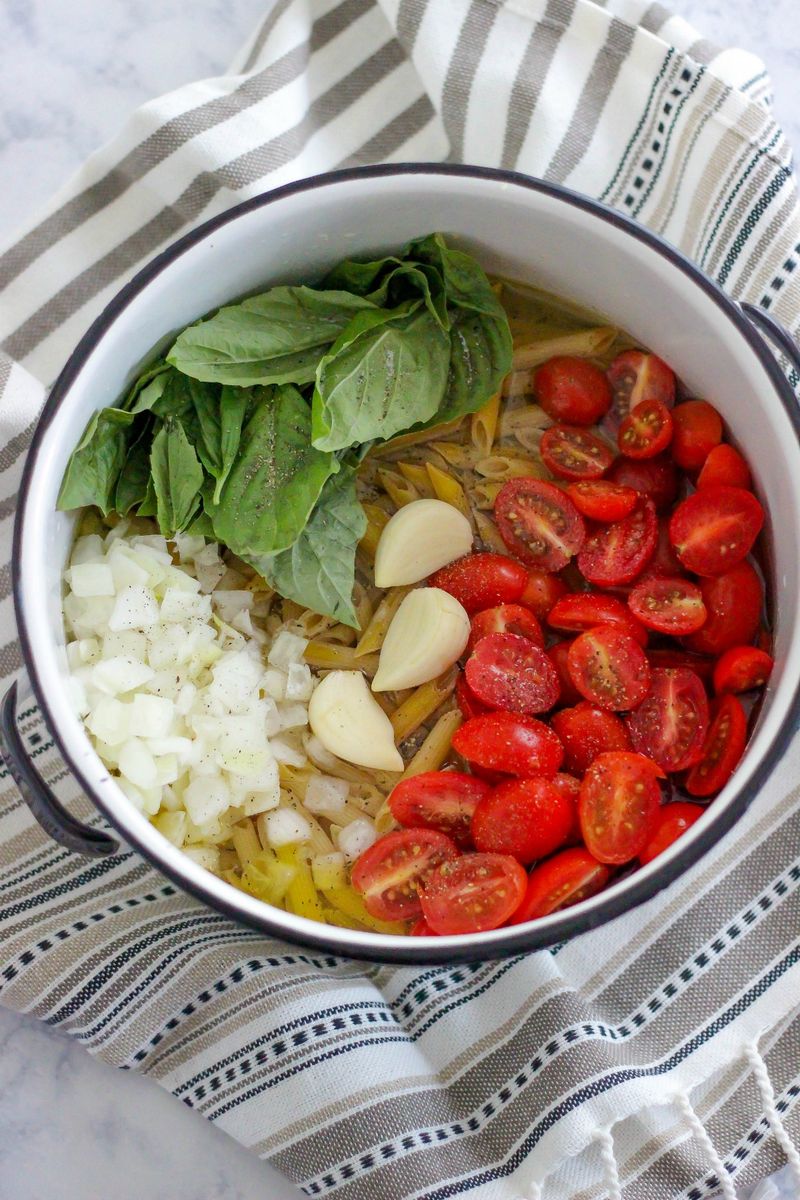 One-Pot Pasta With Tomato and Basil