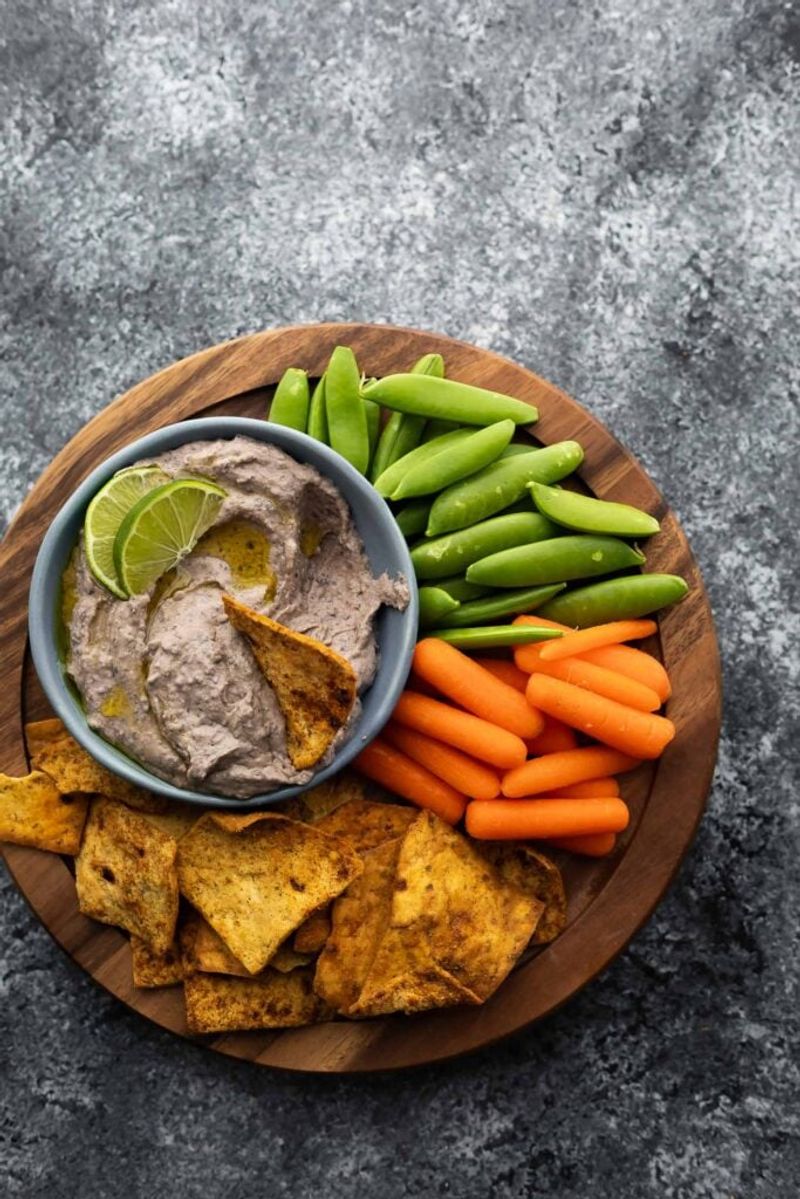 Black Bean Hummus with Veggie Sticks