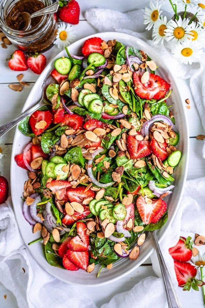 Berry and Spinach Salad with Balsamic Vinaigrette