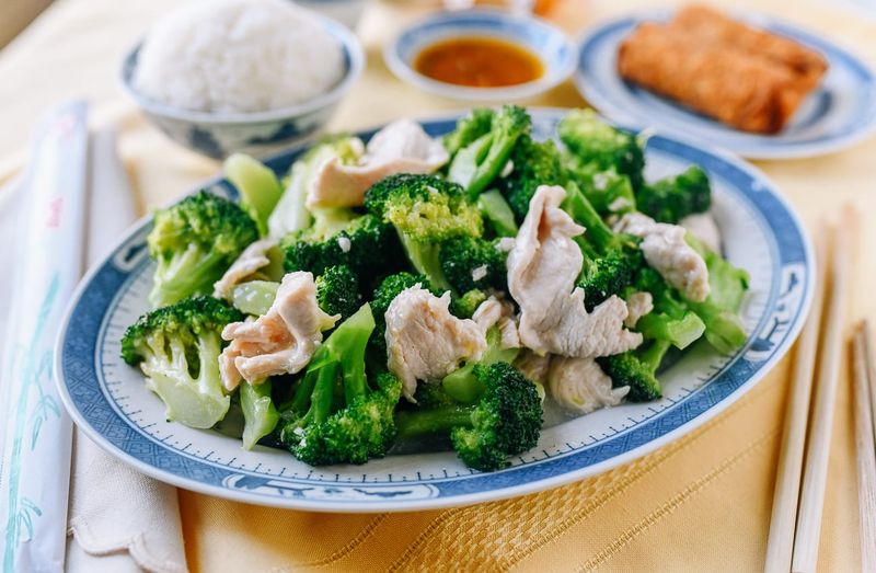 Steamed Chicken with Broccoli: The Classic Healthy Pick