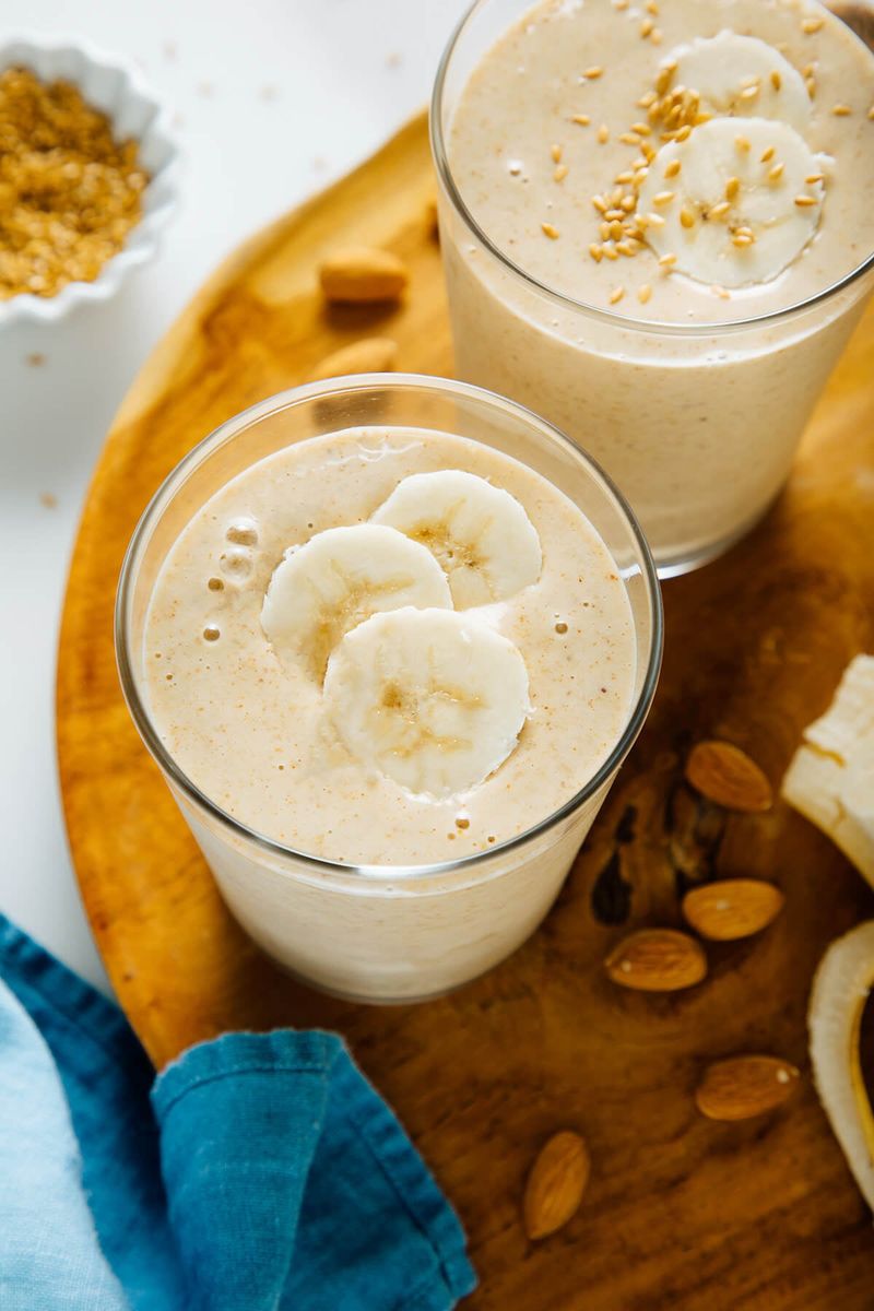 Flaxseed and Banana Smoothie With Almond Butter