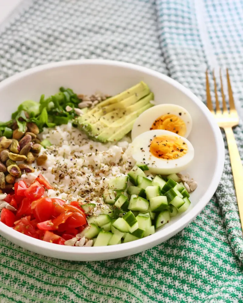 Cottage Cheese Bowl With Cucumber And Pumpkin Seeds