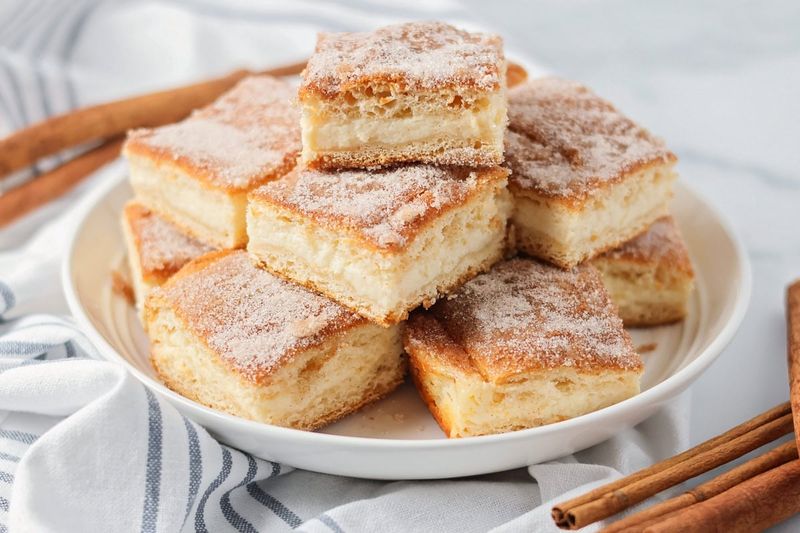 Cinnamon Churro Cheesecake Bars