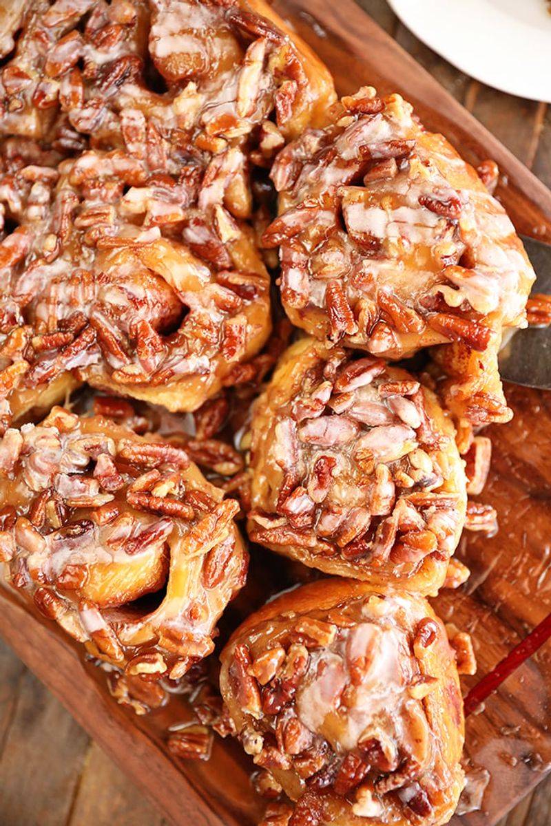 Homemade Cinnabon Caramel Pecanbon