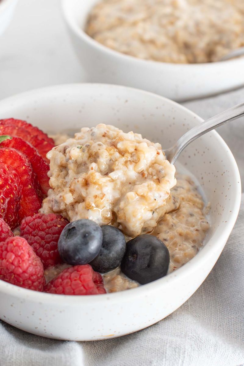 Oatmeal Topped with Mixed Berries and Flaxseed