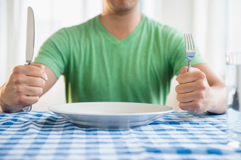 Holding Your Utensils Like a Shovel