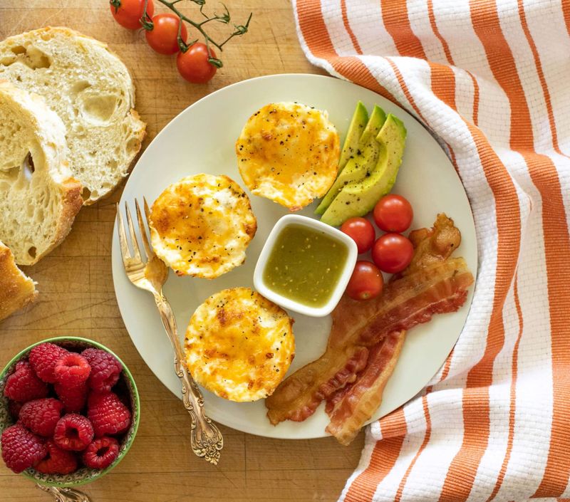 Baked Eggs in Tomato Cups
