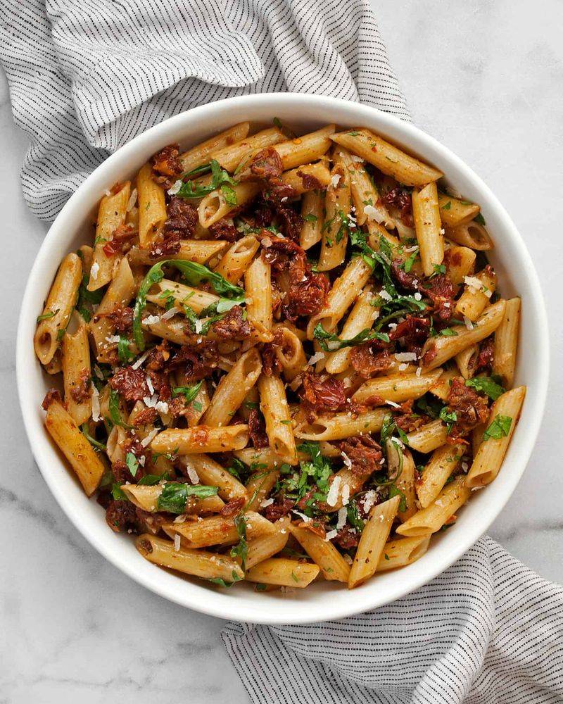 Pasta With Olive Oil, Sun-Dried Tomatoes, And Arugula