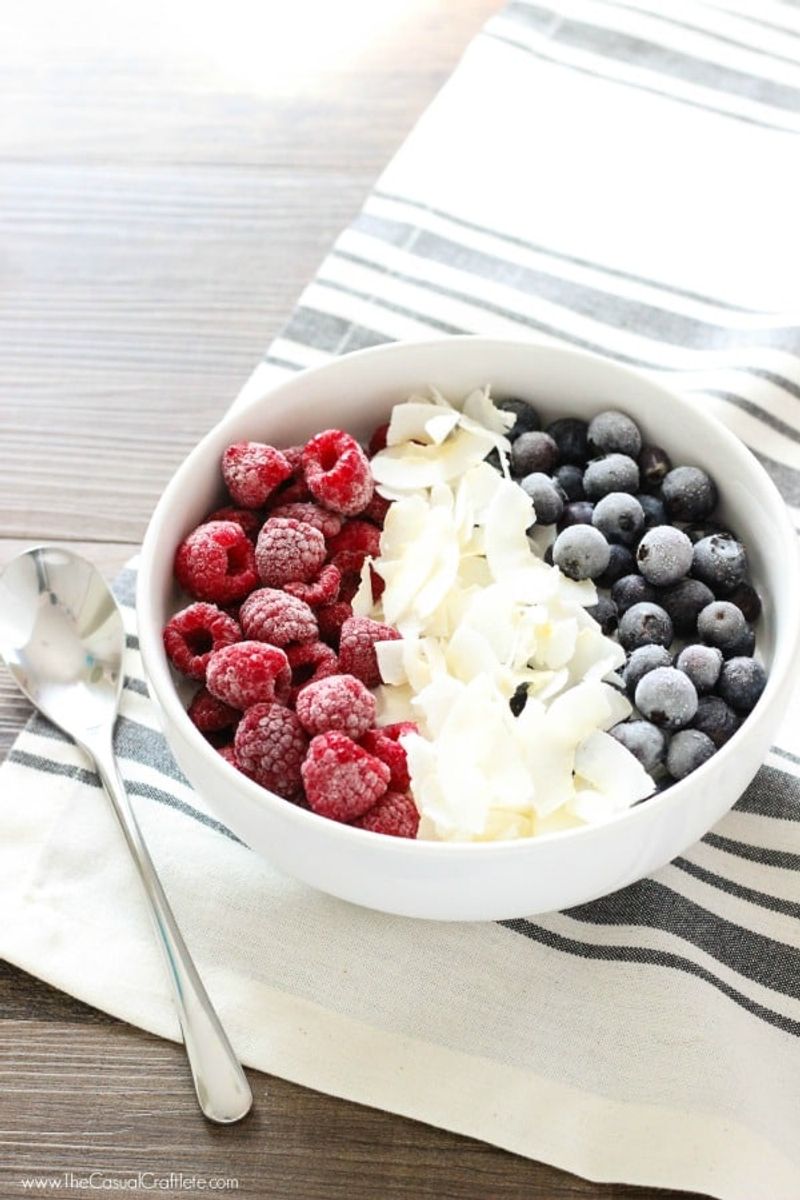 Frozen Berry Smoothie Bowl