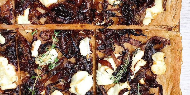 Roasted Red Onion and Goat Cheese Flatbread Tray