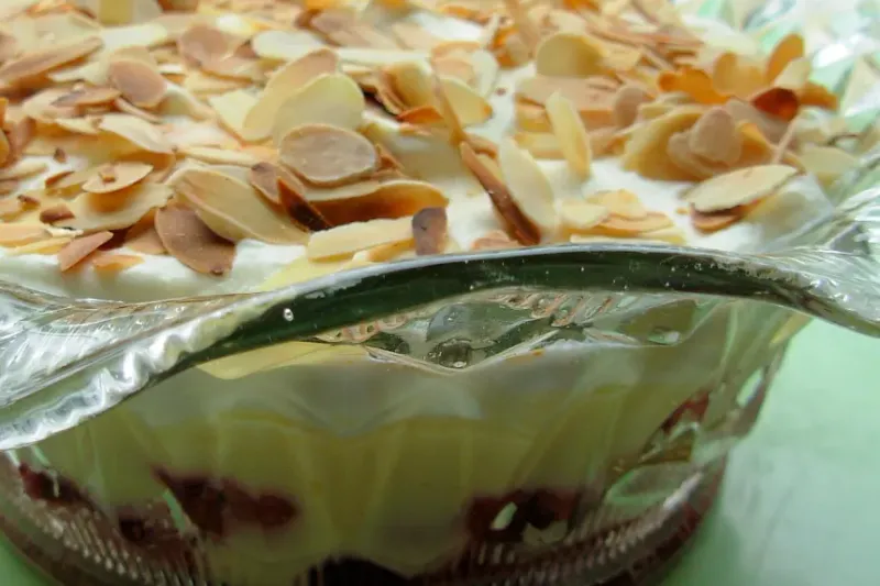 Sherry Trifle with Macaroons