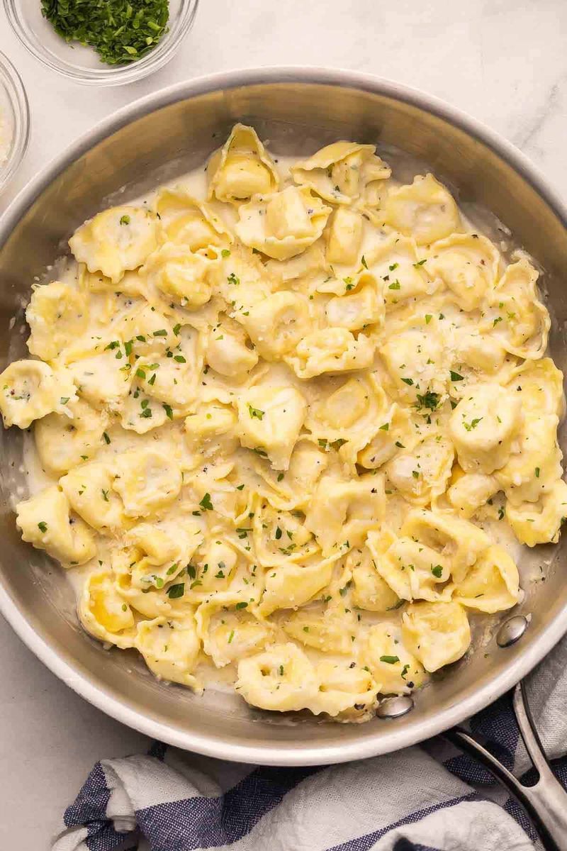 Garlic Butter Tortellini with Spinach