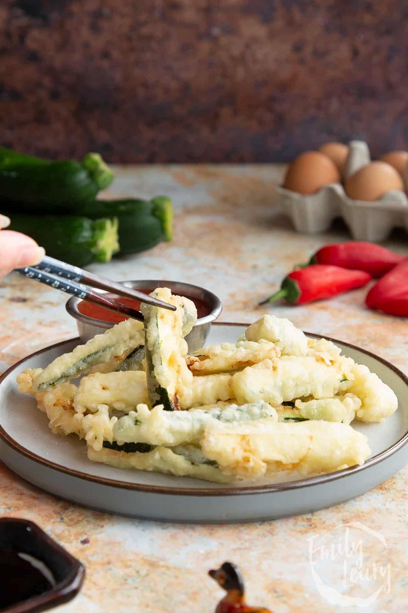 Make Courgette Tempura With Dipping Sauce