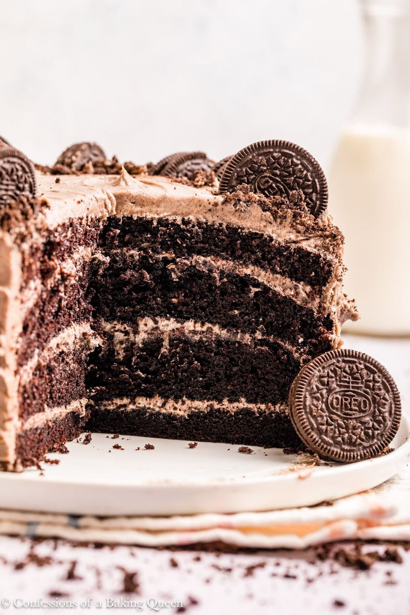 Oreo Crumble and Cream Cheese Frosting Cake