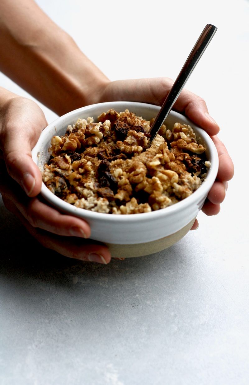 Oatmeal with Cinnamon and Walnuts
