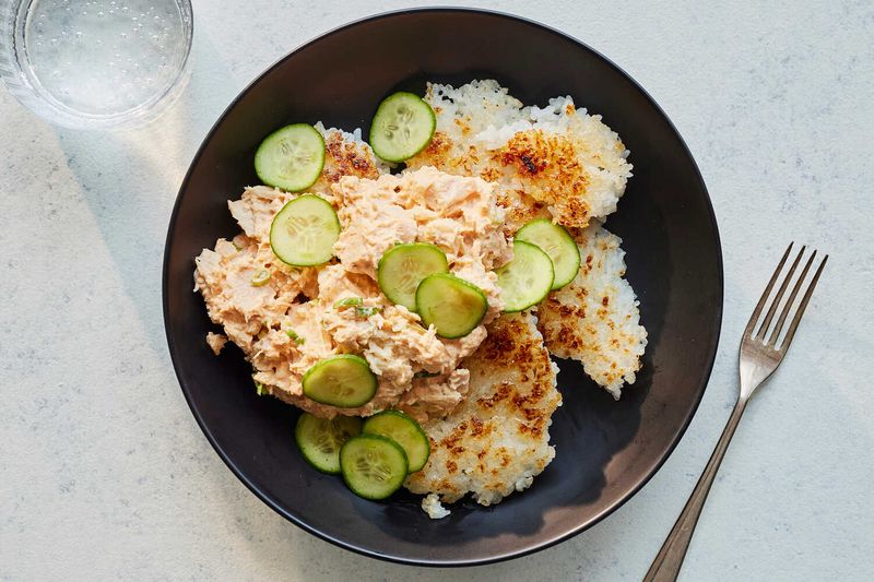 Tuna on Rice Cakes
