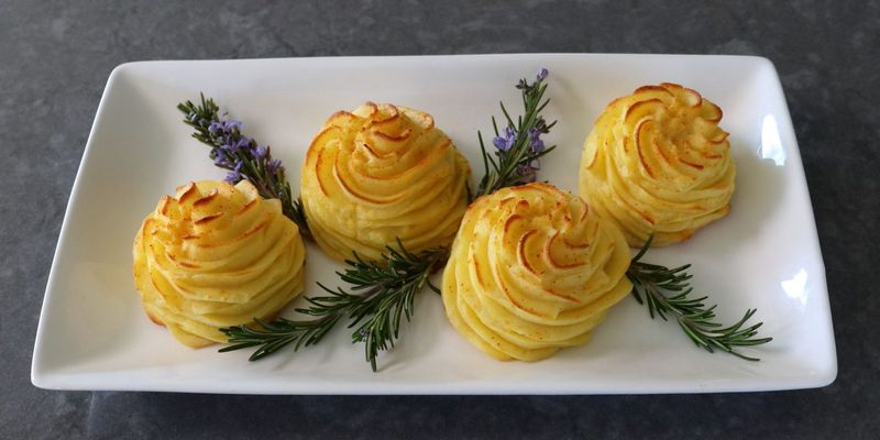 Pipe Mashed Potato Swirls Using a Piping Bag