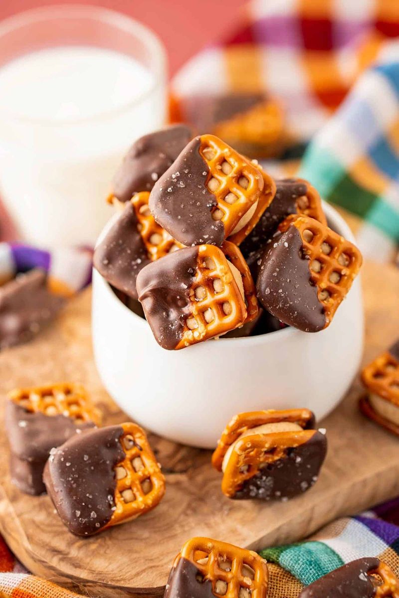 Peanut Butter Chocolate Pretzel Bites