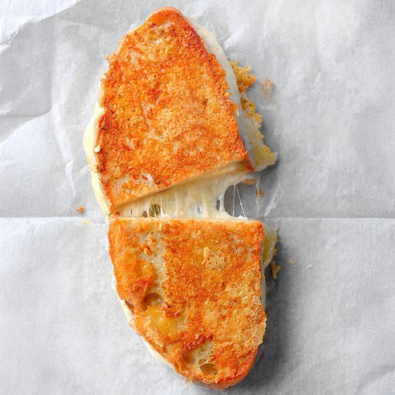 Using Mayonnaise to Grill Cheese on Bread