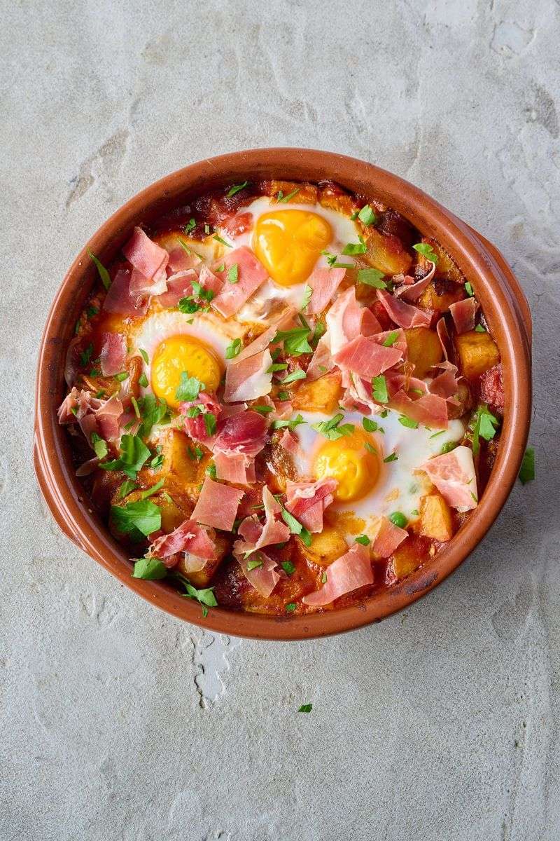 Huevos al Plato (Baked Eggs Spanish Style)