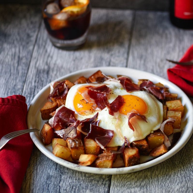 Huevos Estrellados con Jamón (Starred Eggs with Ham)