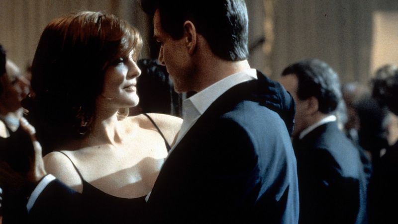 Pierce Brosnan and Rene Russo in The Thomas Crown Affair (1999)