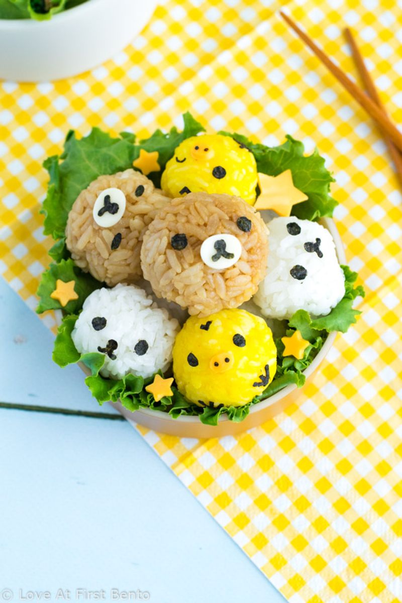 Arrange Rice Into Animal Shapes Using a Small Bowl