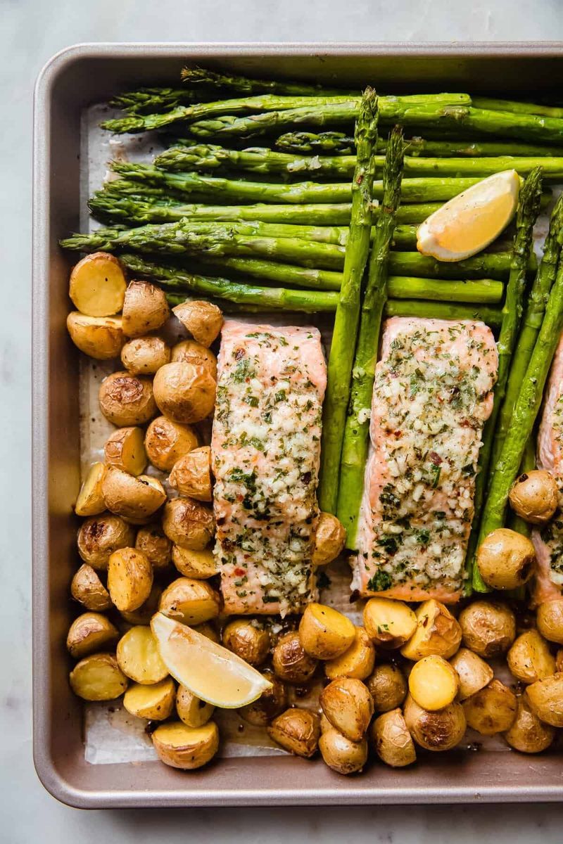 Baked Salmon with Asparagus and Potatoes