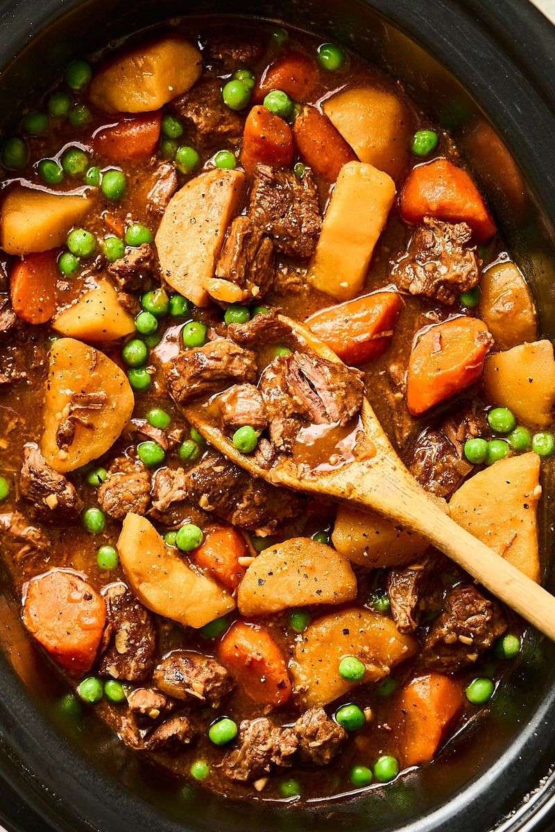 Slow Cooker Beef Stew with Potatoes and Peas