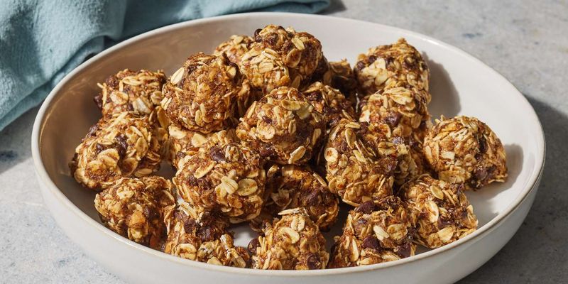 No-Bake Chocolate Oat Bites