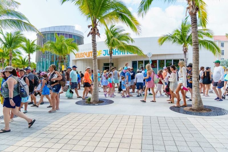 Nassau, Bahamas: Pretty on the Surface, Crowded Underneath