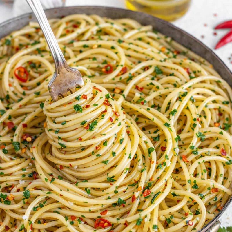 Whole Wheat Pasta with Garlic and Olive Oil