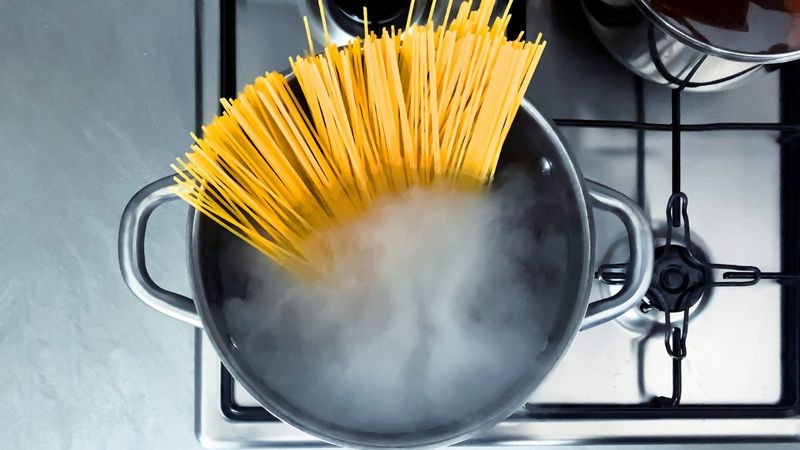 Adding Oil to Pasta Water to Prevent Sticking