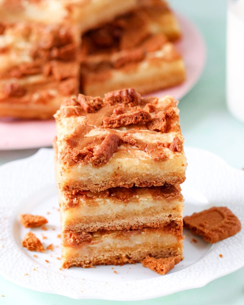 Cookie Butter Crumble Topping Cake