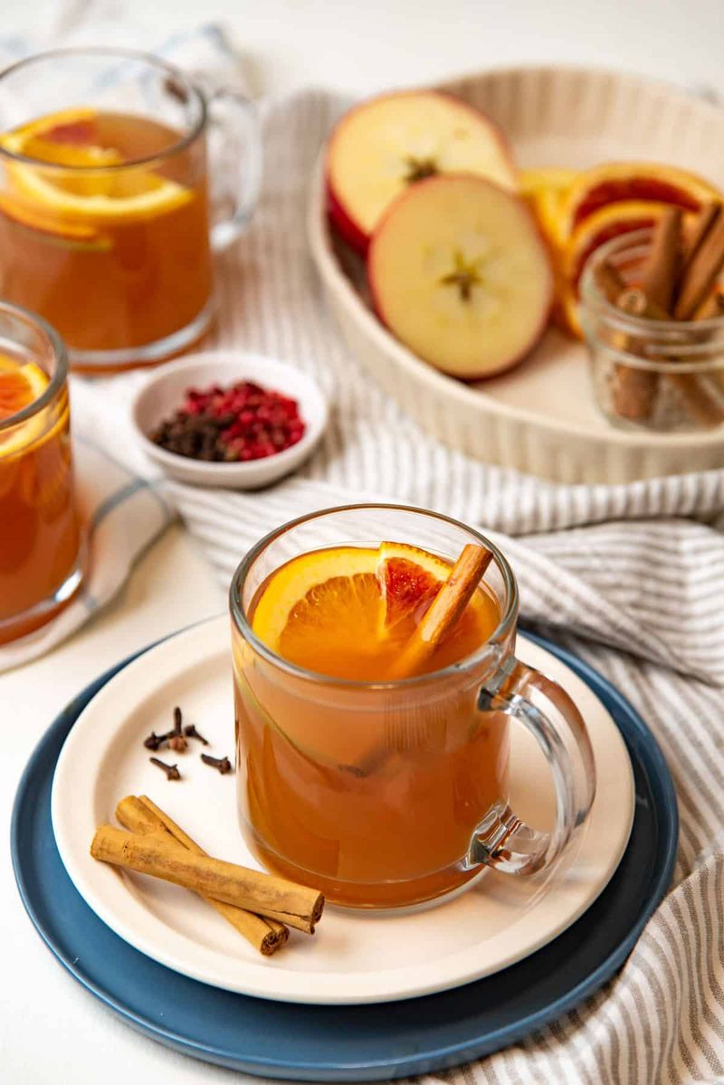 Mulled Apple Juice With Cinnamon Sticks
