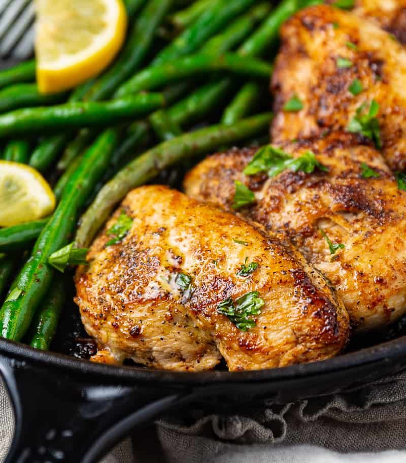 Baked Lemon Garlic Chicken Thighs with Green Beans
