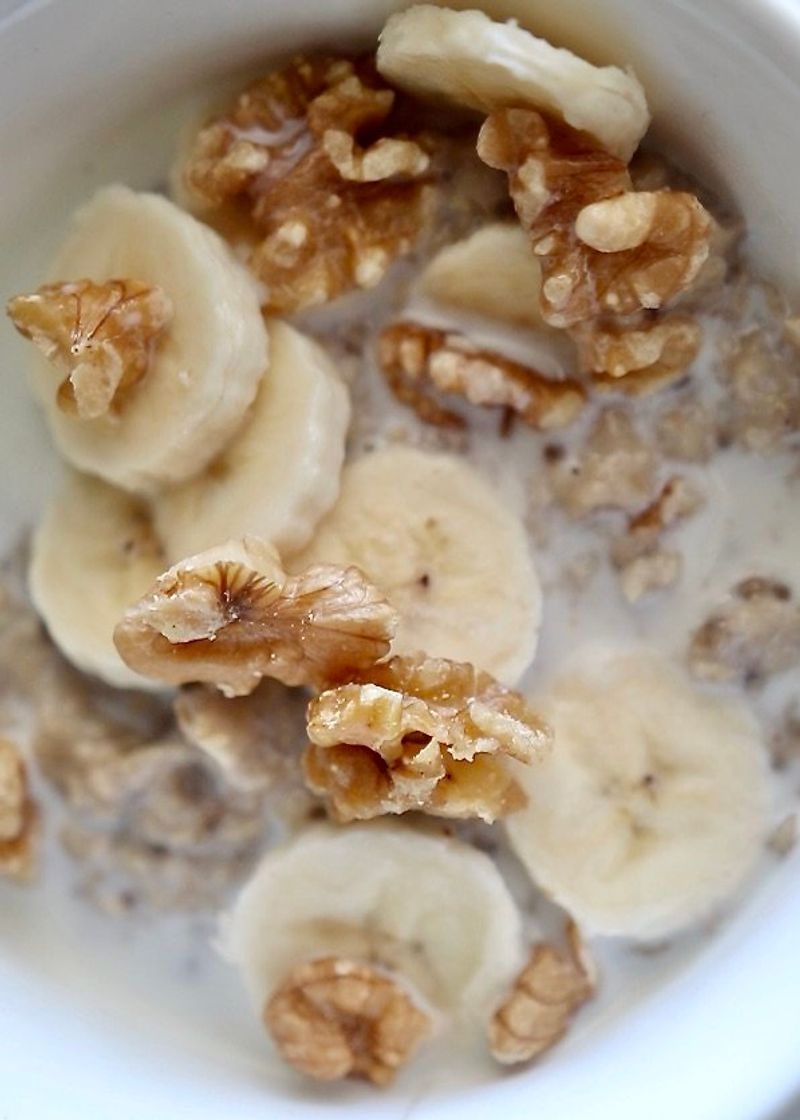 Oatmeal with Walnuts and Banana