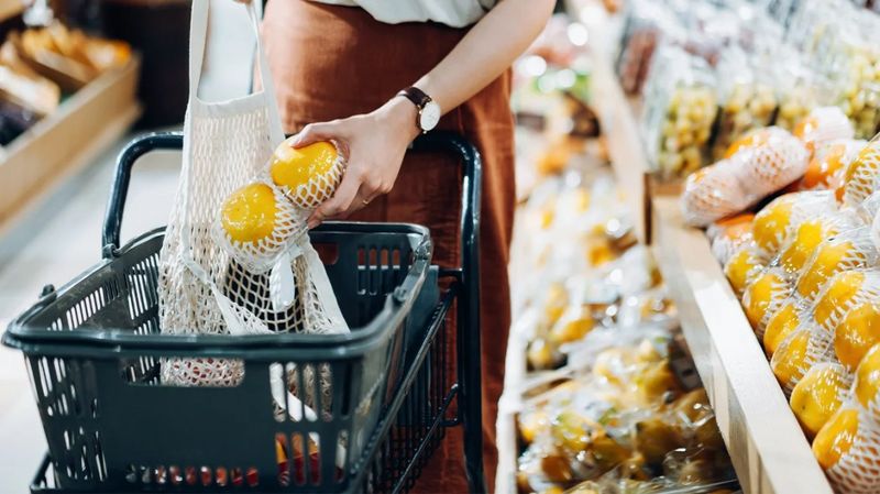 Eat a Protein-Rich Snack Before Grocery Shopping