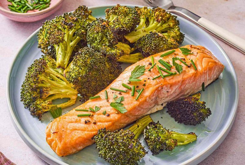 Baked Salmon with Steamed Broccoli