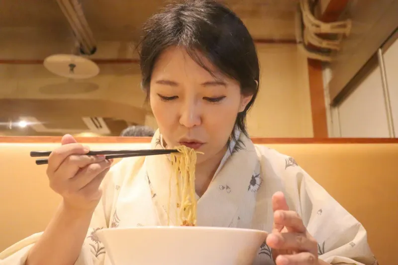 Loud Noodle Slurping in Japan