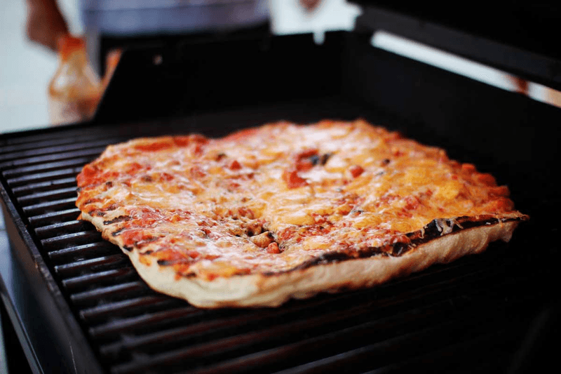 Fluffy Pizza Straight from the Grates
